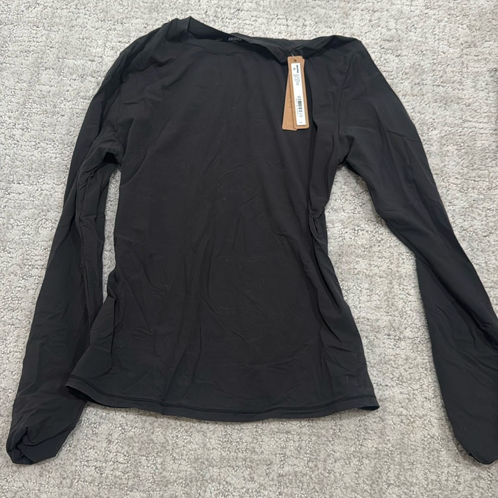 SKIMS fits everybody long sleeve shirt - black- small NWT